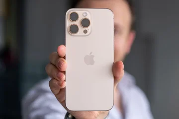 Information about iPhone users: Batteries can swell during flights