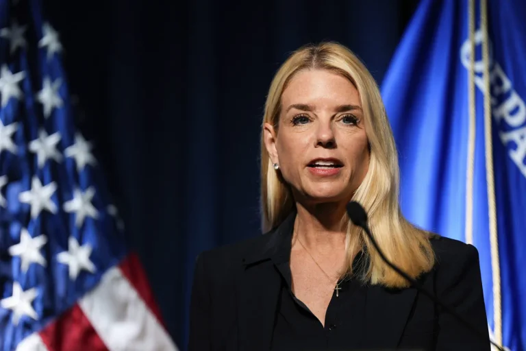 USA: Maduro anklagas i New York för narkotika och vapenhandel