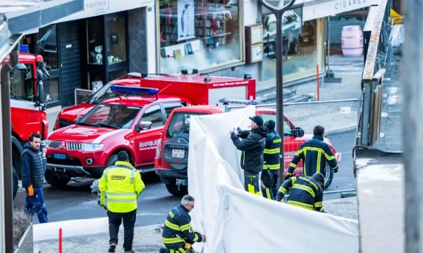 Tragedin i Crans Montana, Schweiz, där dussintals människor dog ägaren av baren talade för första gången