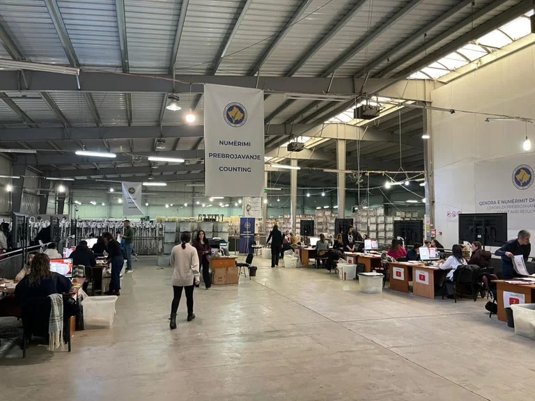 Räkna röster från diasporan fortsätter över 27 000 kuvert godkända för att räkna