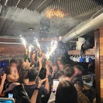 Švicarske oblasti pravijo, bar ogenj zaradi prazničnih sveč
