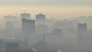 tête sans ville "% Réfléchir Pristina