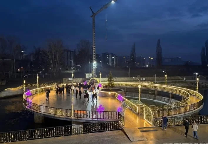 A nőt Ibër új hídjáról küldték a sürgősségire.
