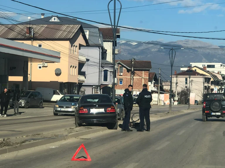 Egy sebesült Pec-ben egy autóbaleset után.