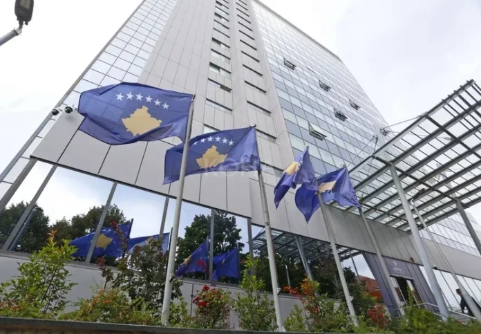 Analytiker: Intern kris, agerande regeringen lämnar Kosovo Unsound i internationell arena 2025