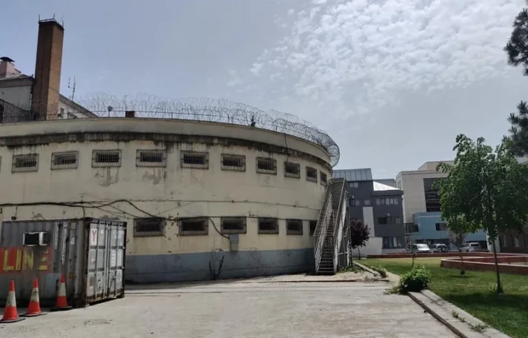 Eski bir Belçika hapishanesine karşı savaş suçları iddia edildi, Ermeni mahkumları dövüldü ve günlerce yiyecek bırakmadan ayrıldı.