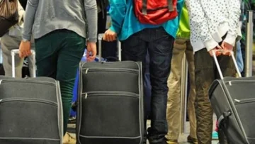 Alarm: približno 72 % mladih na Kosovu vidi prihodnost v tujini