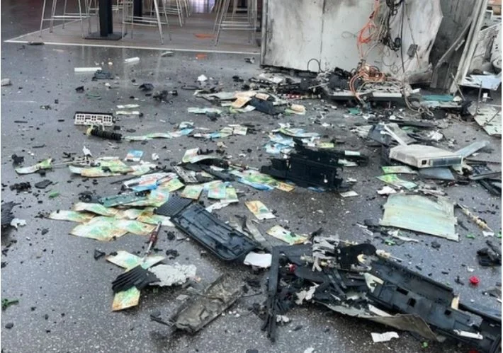 Ze blazen twee geldautomaten op in Neuchâtel: 200 frank biljetten verdeeld