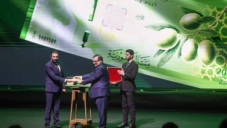 Syrië presenteert nieuwe biljetten, verwijdert beelden van al-Assad
