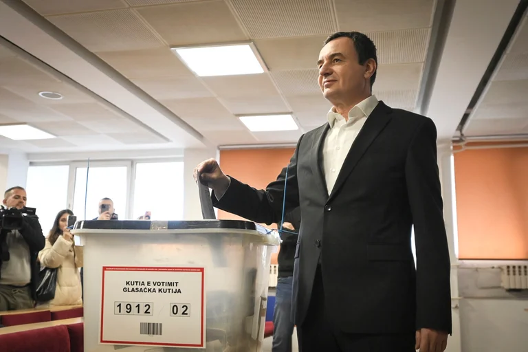 Nie szanuję zasad w dniu wyborów. PZAP płaci grzywnę w wysokości 5,500 euro na rzecz Vetevendosje Movement.