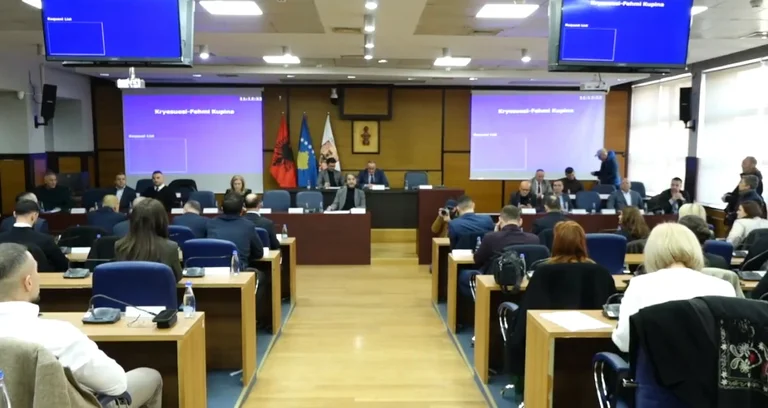 Spectaculaire sessie gelanceerd in Pristina gemeente