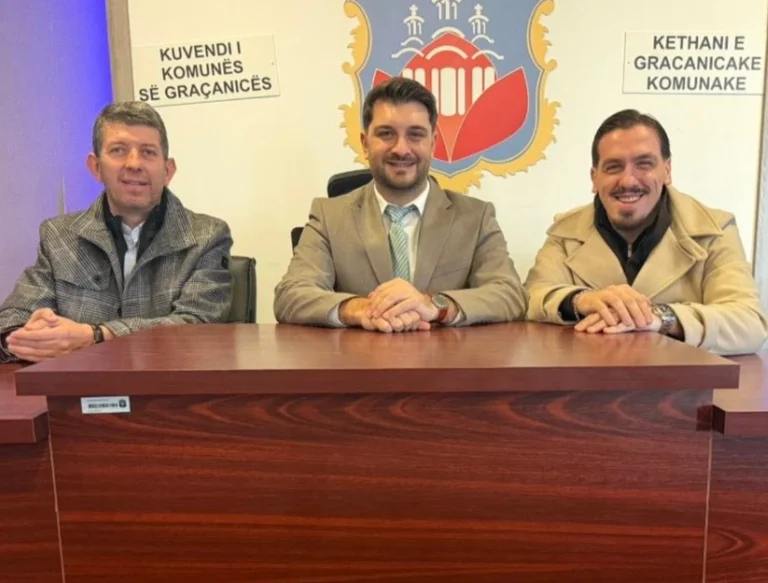 選ばれた後わずか2日後、VVはGrancanicaのSerbianリストと連合をします