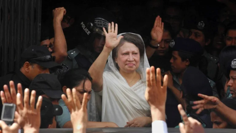 Eerste vrouwelijke premier in Bangladesh wordt gekozen, verandert het leven op 80-jarige Khaleda Zia