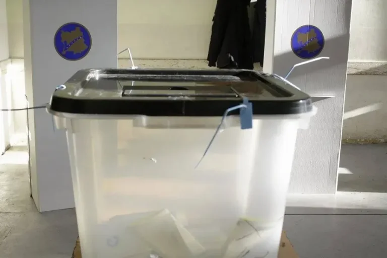 En timme innan platsen stängs är detta antalet medborgare som har röstat hittills.
