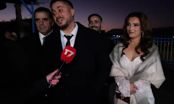 Paret och bröllopen i Gjakova från bröllopet går till omröstningarna