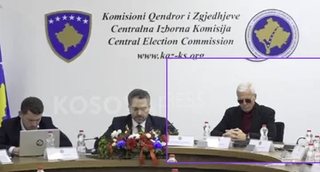 드물게: Sami Kurteshi “col” CEC 회의에서, 선글라스로 보여주는