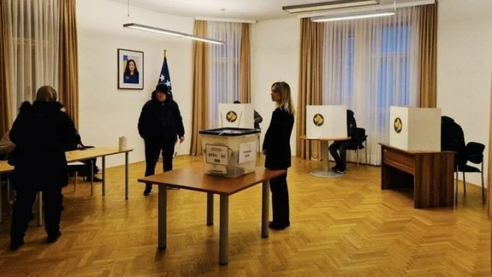 Głosowanie nad reprezentacją dyplomatyczną, CEC: Do tej pory 7 tysięcy i 79 osób głosowało, poważne nieprawidłowości