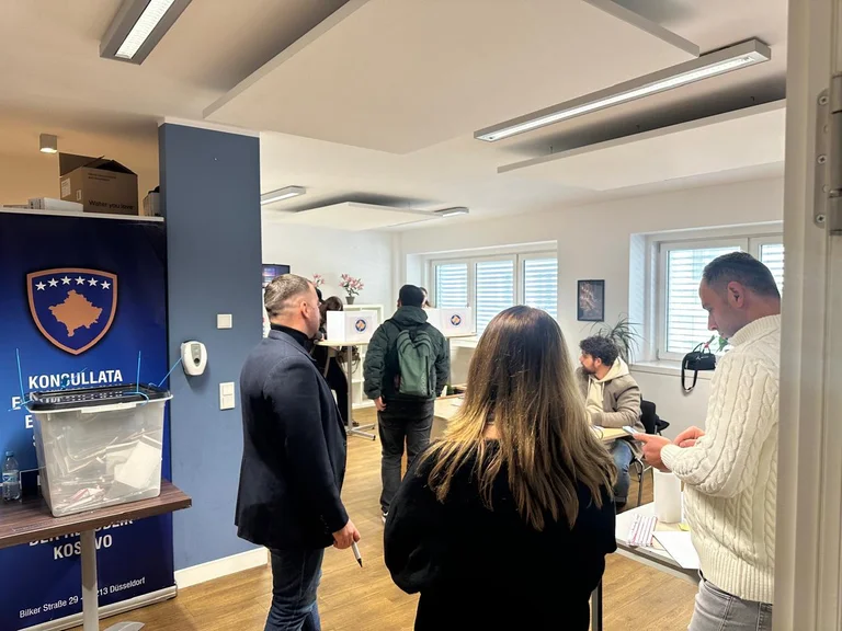 CEC met nieuwe details over stemmen op de consulaat ambassade, tonen wanneer stembureaus sluiten