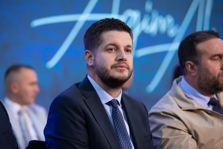 Selim Marevci: V Ferizaju se študentje zanašajo na štipendije, ne pa na volilne dobrodelne organizacije.