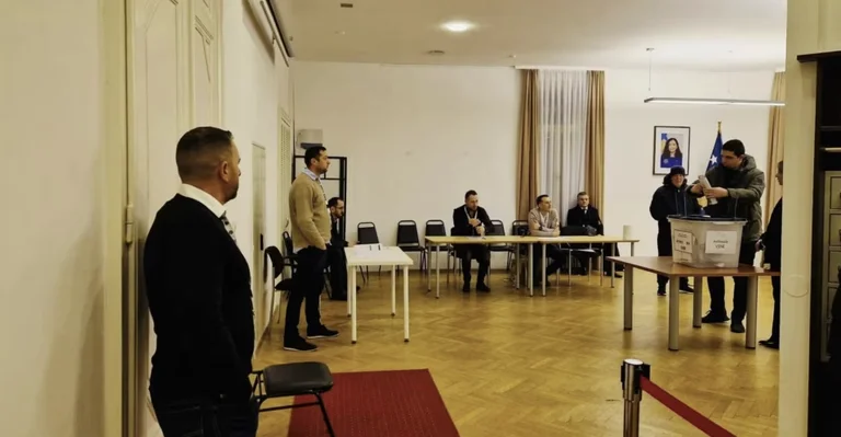 Vroege parlementsverkiezingen: vandaag hebben de diplomatieke vertegenwoordigers van Kosovo gestemd