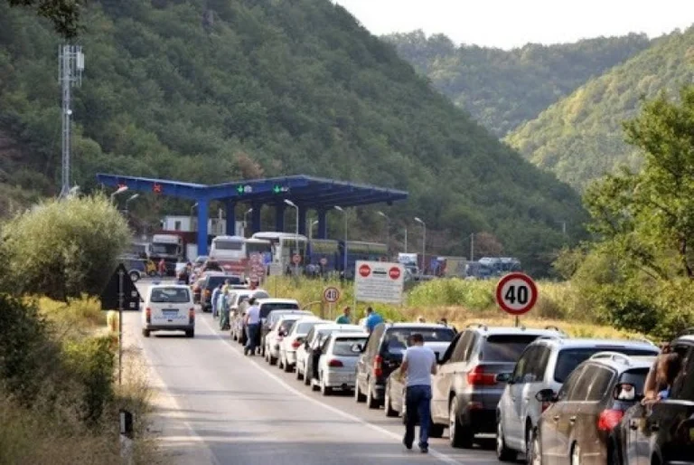 Recente update Dus wachten bij grenspunten om Kosovo binnen te komen