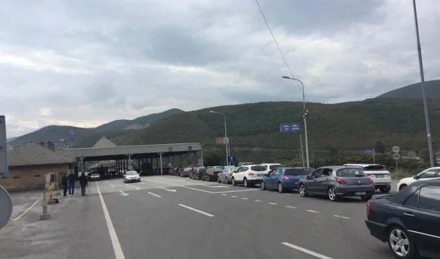 Endast 3 till 10 minuters väntan, normal cirkulation vid Kosovo gränspunkter