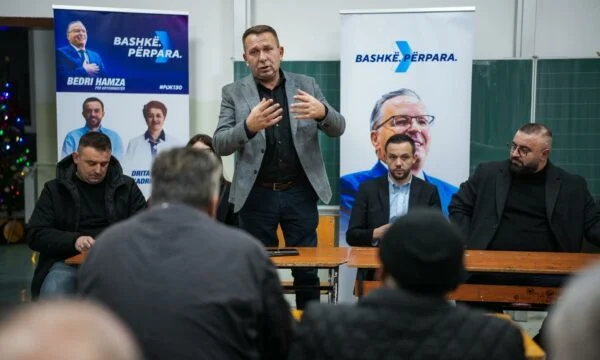 Rhetman Rama har flera möten med medborgarna: De har beslutat att avancera Bedri Hamzas vision.