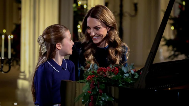 Kate Middleton en prinses Charlotte verrassing met duetten bij de kerstdienst