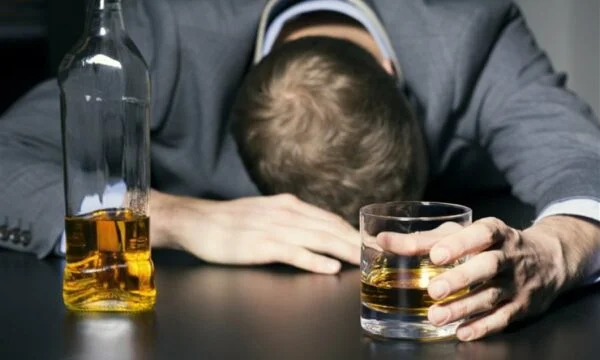 O B S.: Jedna trzecia obrażeń w Europie jest związana z alkoholem