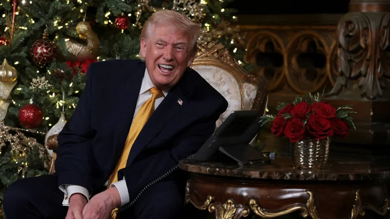 Trump slibuje dětem, že nedovolí zlému Grand- Santa” vstoupit do USA