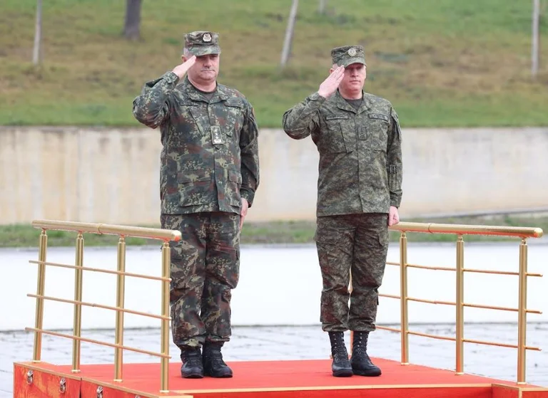 Jashar spotyka Kingji, mówi o pogłębieniu współpracy z armią Albanii