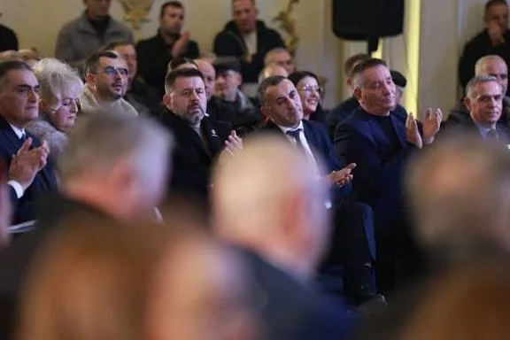 Брахимай: Сухарика, свидетелство за гражданска подкрепа