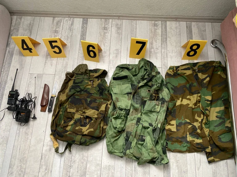 Policja podejrzewa broń, amunicję i sprzęt wojskowy na północy