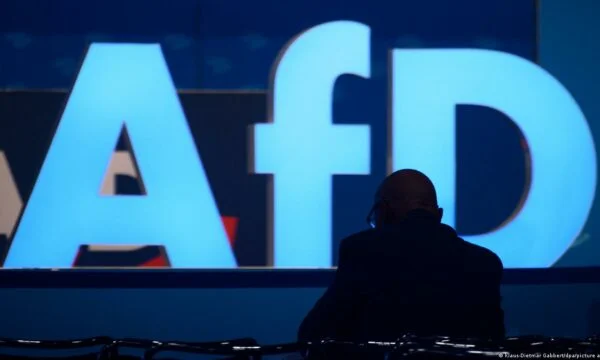 daleko w prawo AfD w Niemczech oskarżony o zbieranie informacji Kreml
