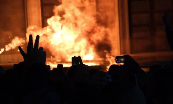 Протест срещу опозицията в Тирана, четирима души арестувани