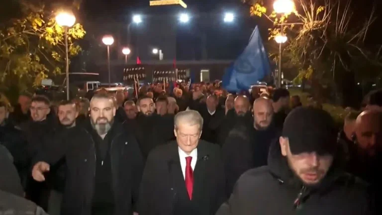 Protesty krajowe wzywane przez DP, rządowy upadek wzywany