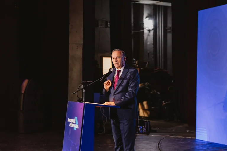 Hamza: Samen met Gjakova, met jullie en geweldige burgers, gaan we verder.