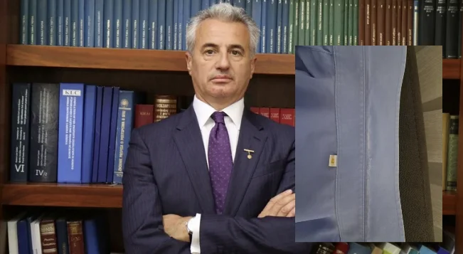 Koci publica l'antic uniforme del policia: Durant quatre anys de servei, només un cop s'ha equipat amb roba.
