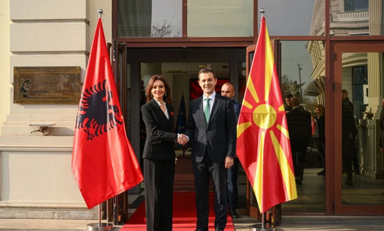 diplomàtica superior albanès: RMV respectes albanès, identitat ètnica i representació justa