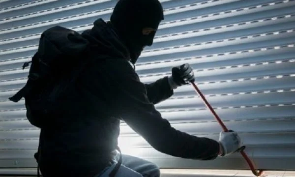Podujeve: Exilen säger att han hittade ett hus stulet från tjuvar när han kom på semester