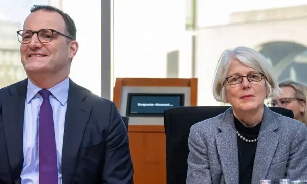 5,8 miljarder masker från 1 euro) Pandemia: Spahn och Drosten före utredningskommissionen i tyska Bundestag