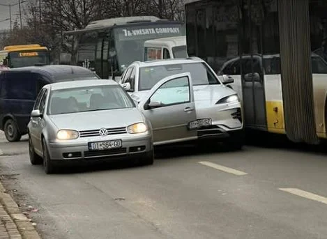 Студенти Mensa пътен инцидент, комуникация