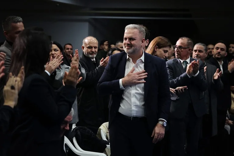 Per què vas cancel·lar la reunió ahir a la nit en progrés? Wisar Azem reacciona a Enver Halit