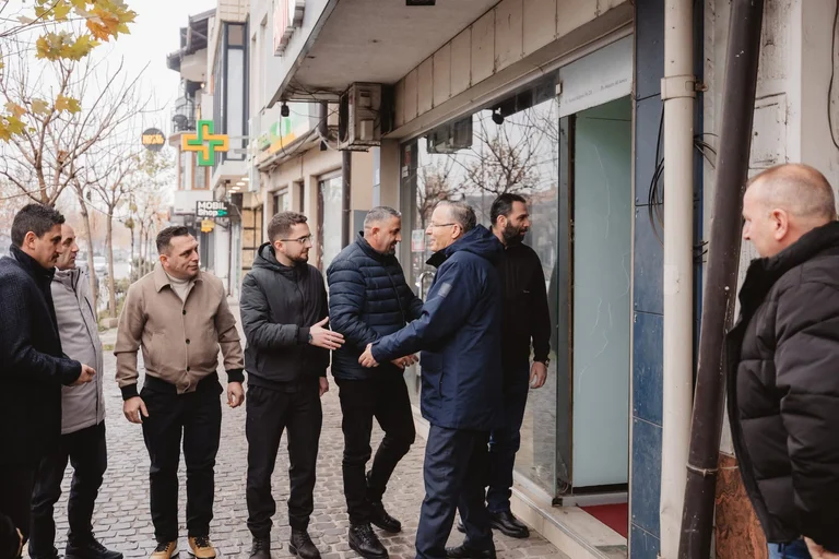 Bedri Hamza met vertegenwoordigers van het bedrijfsleven in Prizren: Fiscaal gemak en betere toegang tot krediet