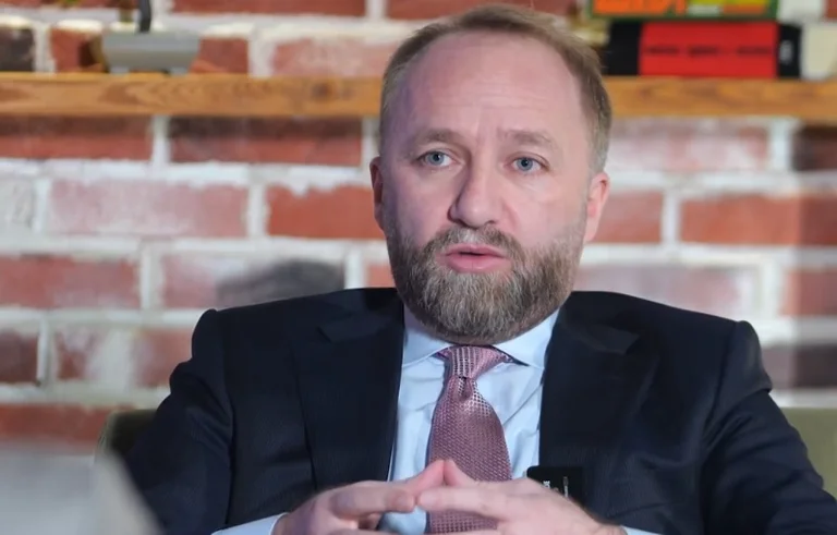 Abelard Tahiri mówi o usunięciu czerwonych linii przeciw VV