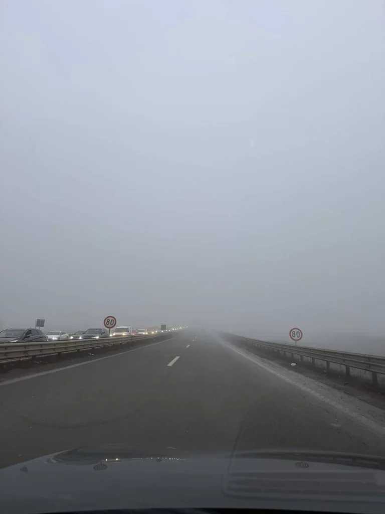 Mgła utrudnia krążenie, policja wzywa kierowców do opieki