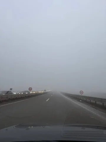 fog는 순환 어려운, 경찰 호소 운전사를 배려합니다