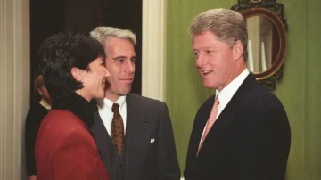 Clinton는 “file Epstein”에서 사진을 보여주는 후에 침묵을 끊습니다: 트럼프 행정은 증거를 숨기려고