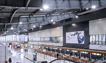 Kosovo 세관은 Pristina 공항에서 도착 한 여행자의 양말에 숨겨진 8 천 파운드를 발견