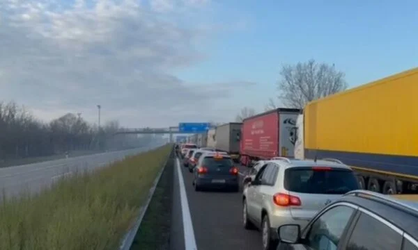 Sarakkeet enintään 11 km Unkarin rajalla Serbia maanpakolaiset kotiin